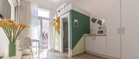 Superior Studio with Balcony | 迷你吧、房內夾萬、獨特設計、獨特裝修