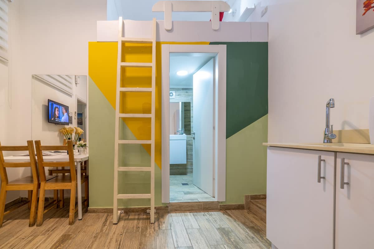 Quarto casal econômico, sem janelas | Frigobar, cofres nos quartos, individualmente decorados