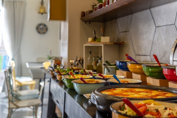 Daily buffet breakfast for a fee