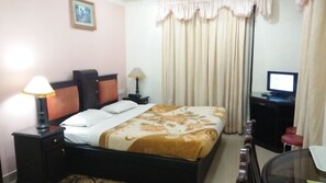 1 bedroom, Egyptian cotton sheets, premium bedding, in-room safe