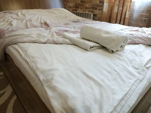 Economy double "Mirror" in the city center | Premium bedding, iron/ironing board - RajApart - Materik (Vinnytsia)