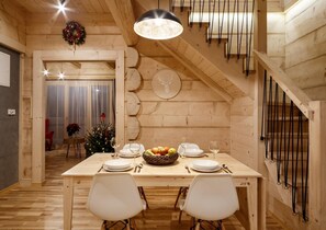 Kühlschrank, Mikrowelle, Herdplatte, Geschirrspüler