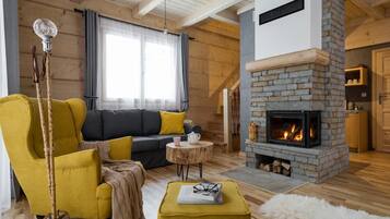 Télévision à écran plat, cheminée