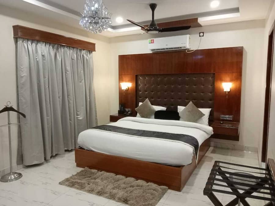 Presidential Suite | Premium bedding, in-room safe, blackout drapes, soundproofing