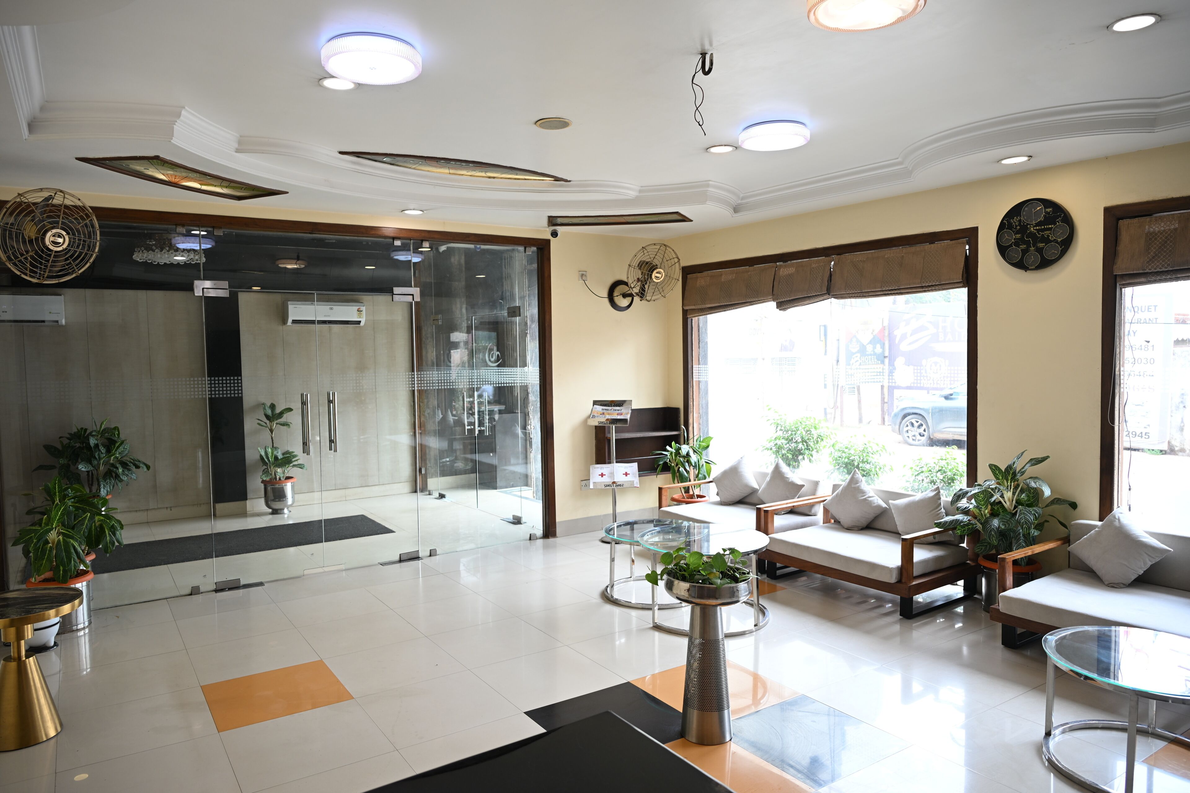 32-inch LED TV with satellite channels, TV