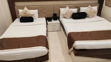 Roupas de cama premium, cofres nos quartos, cortinas blackout