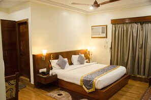 ห้องพรีเมียม, เตียงใหญ่ 1 เตียง, วิวเมือง | เครื่องนอนระดับพรีเมียม, ตู้นิรภัยในห้องพัก, ผ้าม่านกันแสง