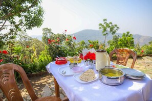 Delicatessen - V Resorts Royal Homestay Jhimar (Bhikyasain)