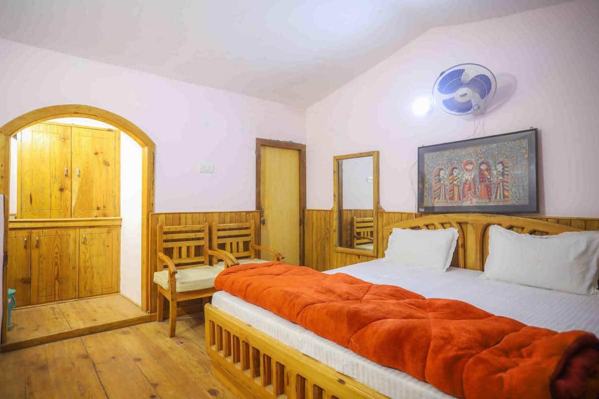 Chambre Deluxe | Lits pliants/supplémentaires, draps fournis