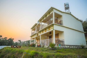 Exterior - V Resorts Royal Homestay Jhimar (Bhikyasain)