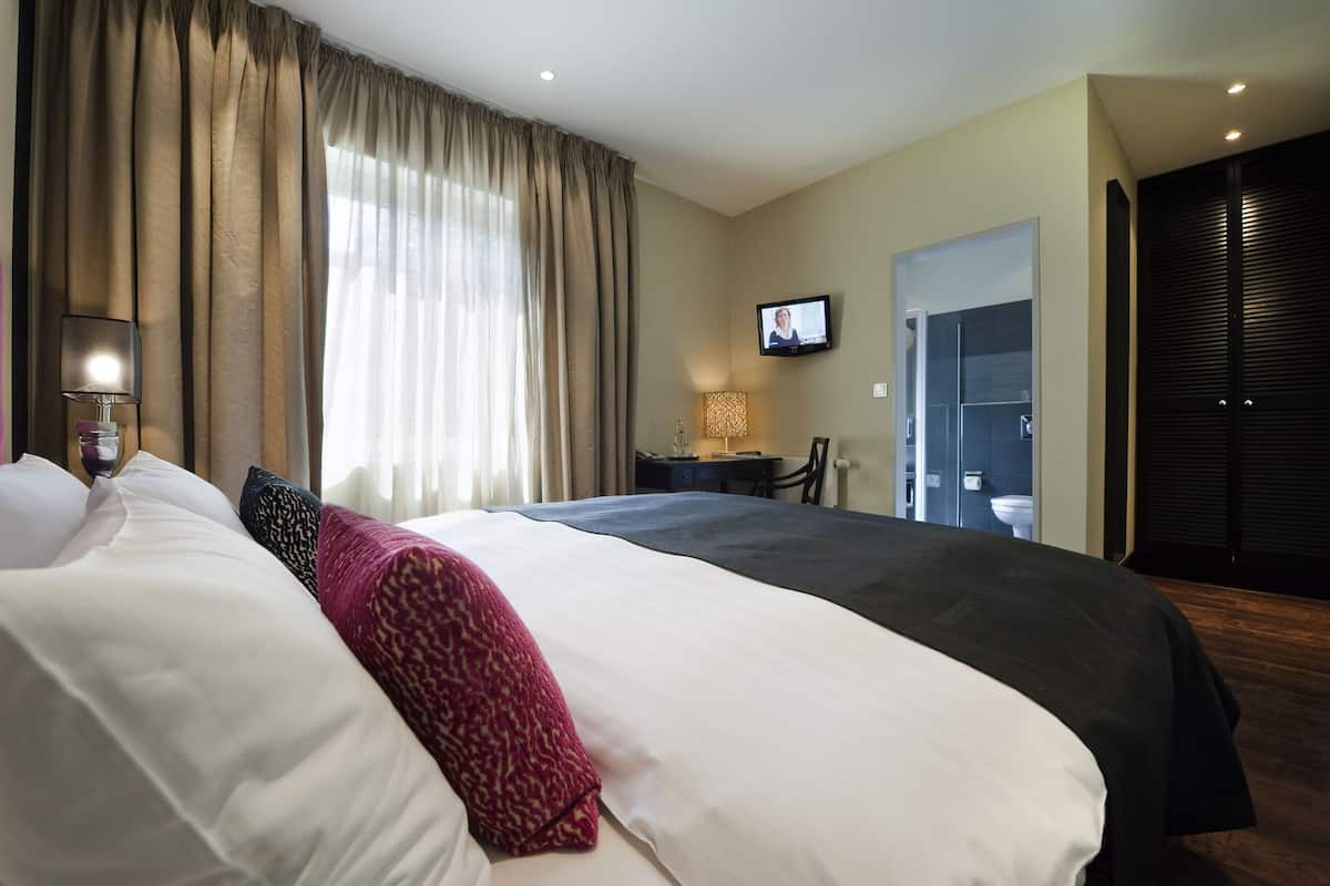 Hypo-allergenic bedding, down duvets, desk, blackout curtains