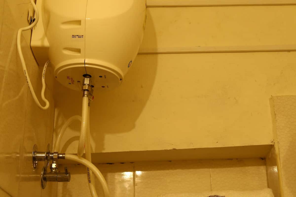 shower, rainfall showerhead, free toiletries, bathrobes