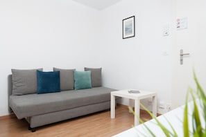 Individually decorated, individually furnished, laptop workspace - Galaxy Apartments (Lucerne)