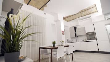 Apartment, 1 Schlafzimmer | Eigene Küche | Kühlschrank, Ofen, Herdplatte, Geschirrspüler