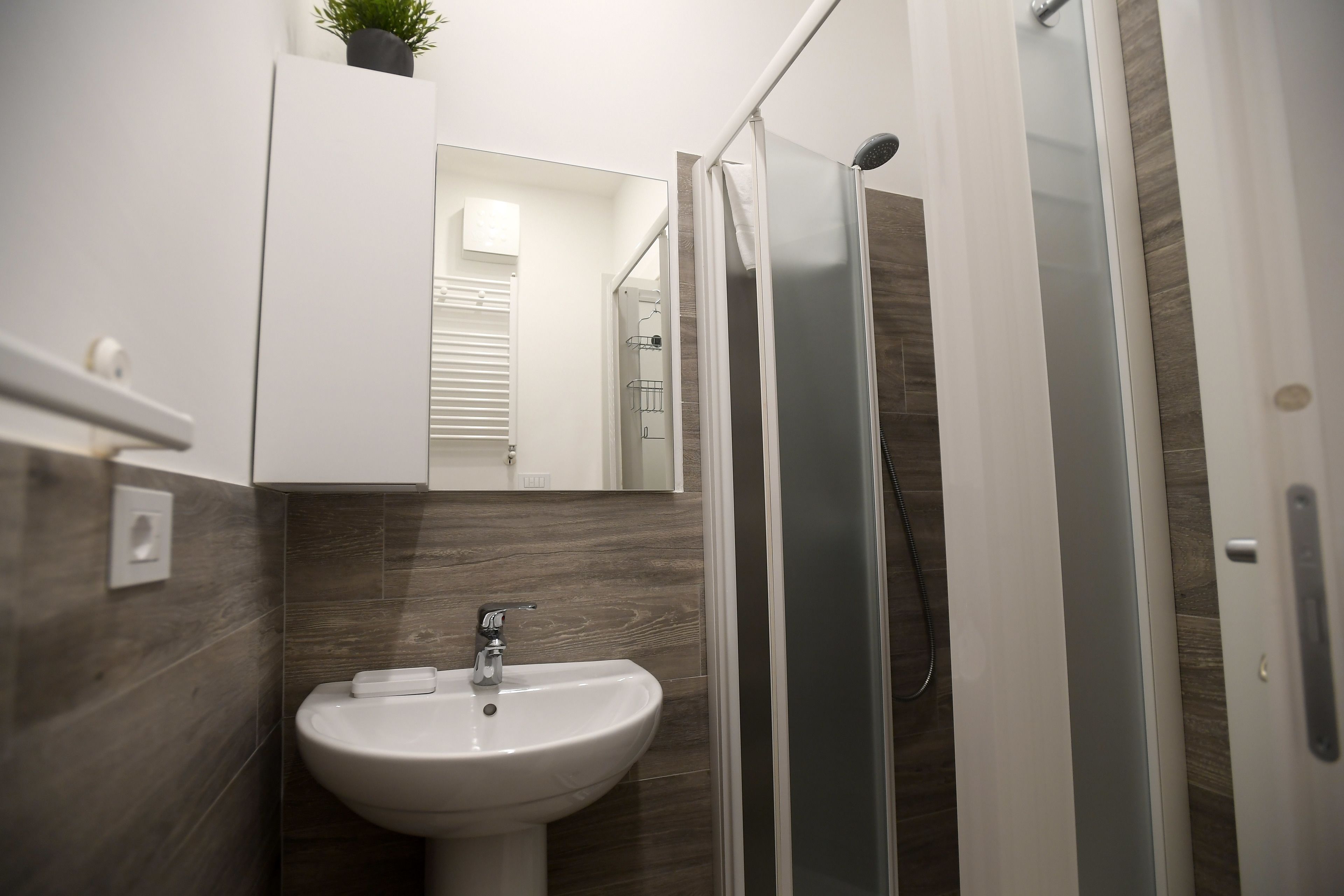 Apartment, 1 Bedroom | Bathroom | Shower, hair dryer, bidet, towels