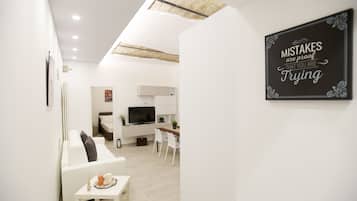 Apartment, 1 Schlafzimmer | Wohnbereich | Flachbildfernseher
