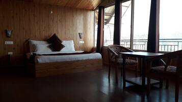 Chambre Deluxe | Fer et planche à repasser, lits pliants/supplémentaires, Wi-Fi gratuit