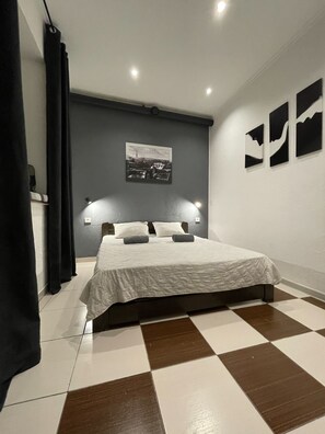 Basic Double Room, 1 Bedroom | 7 bedrooms, premium bedding, Tempur-Pedic beds, minibar - Le Rêve - Hostel (Odesa)