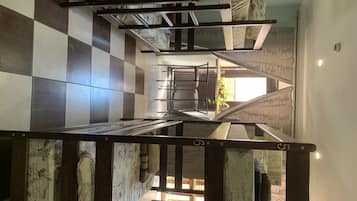 Eenvoudige slaapzaal, 1 slaapkamer, uitzicht op de stad | 7 slaapkamers, luxe beddengoed, Tempur Pedic-bedden, een minibar