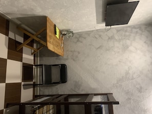 Business-Vierbettzimmer, 1 Schlafzimmer, ohne Fenster | 7 Schlafzimmer, hochwertige Bettwaren, Tempur-Pedic-Betten, Minibar