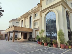 Fachada de la propiedad