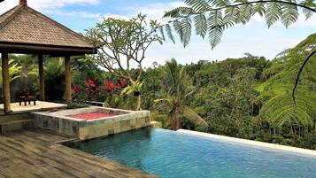 Kolam renang outdoor