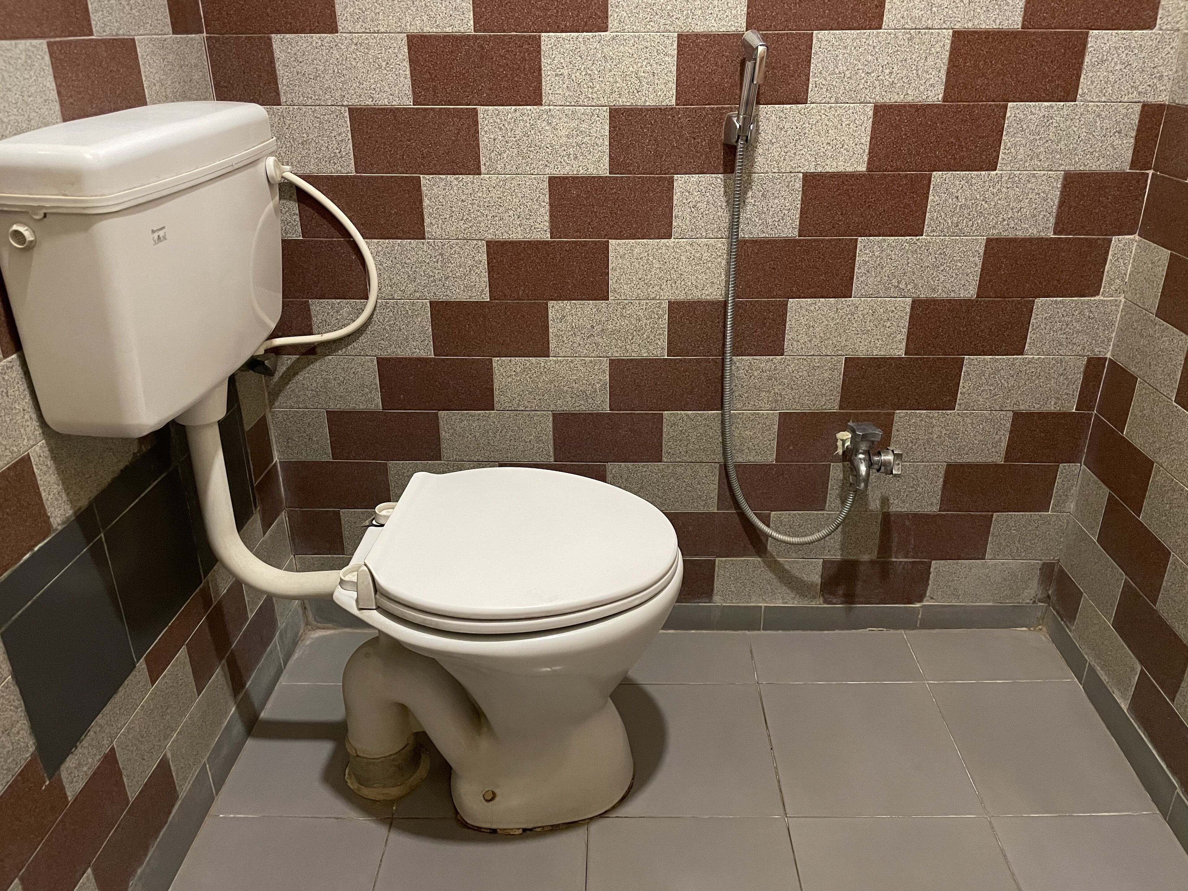 deluxe room, 1 bedroom, non smoking, city view (airconditioned) | bathroom | shower, free toiletries, bidet, towels