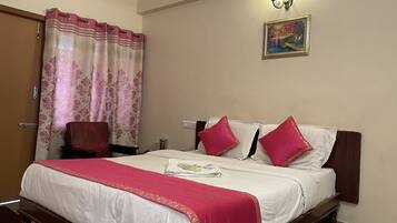 Executive Room, 1 King Bed, Non Smoking, City View | Egyptian cotton sheets, premium bedding, pillow-top beds