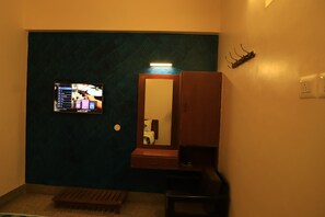 Executive Room, 1 King Bed, Non Smoking, City View | Television - TM Hotel (Madurai)