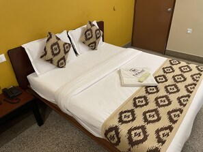 Deluxe Room, 1 Bedroom, Non Smoking, City View (Airconditioned) | Egyptian cotton sheets, premium bedding, pillowtop beds - TM Hotel (Madurai)