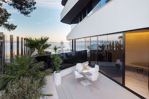 Executive Suite, 1 King Bed, Partial Sea View | View from room