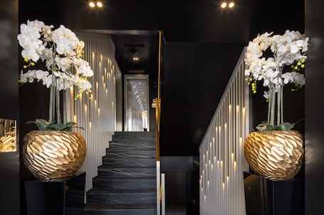 Reception. Posh Residence Luxury Suites