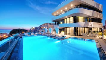 Seasonal outdoor pool, pool umbrellas, sun loungers