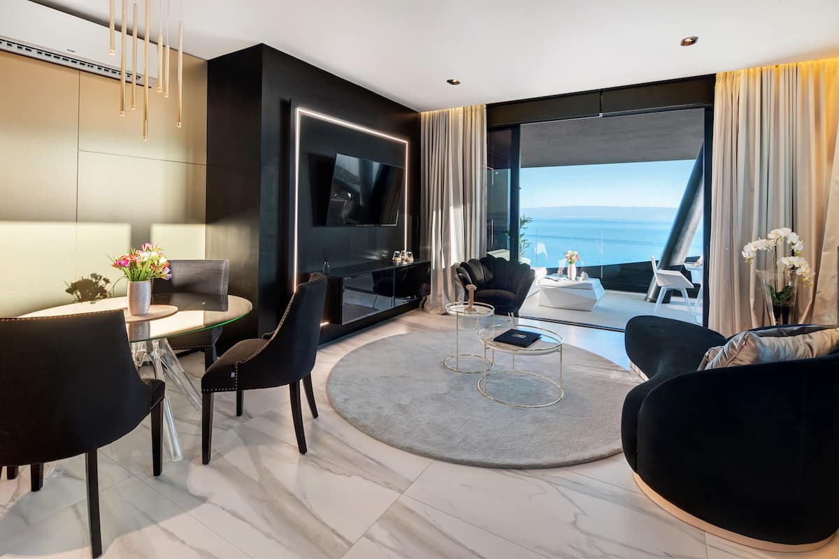 Deluxe Suite, 2 Bedrooms, Sea View | Premium bedding, down comforters, in-room safe, desk