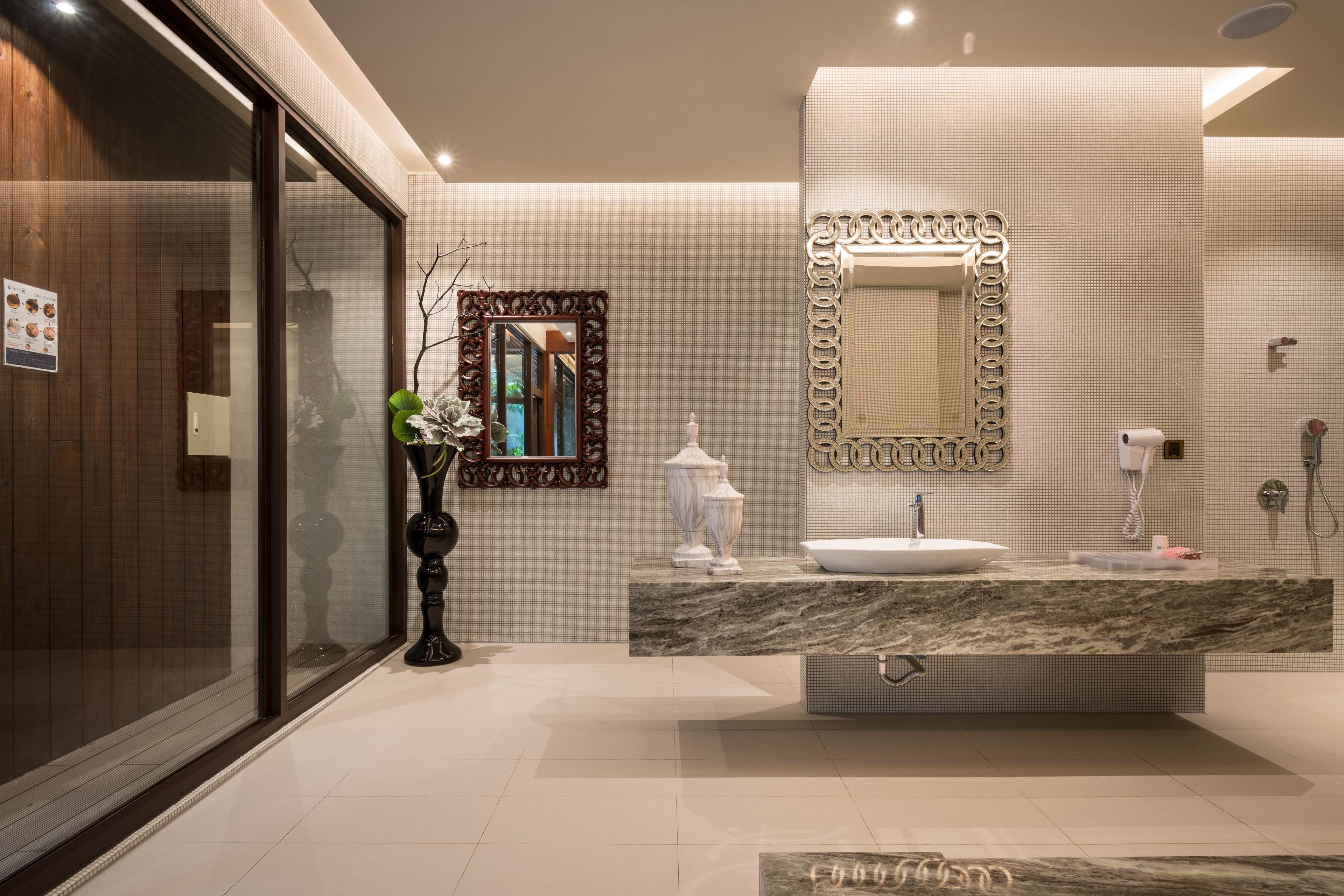 signature double room | bathroom | jetted bath, free toiletries, hair dryer, slippers