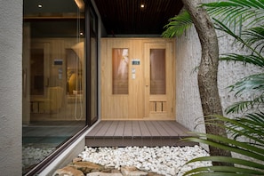 Signature Double Room | Individually decorated, desk, blackout drapes, soundproofing - Icolour Villa (Taichung)