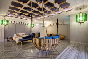 Signature Double Room | Individually decorated, desk, blackout drapes, soundproofing - Icolour Villa (Taichung)