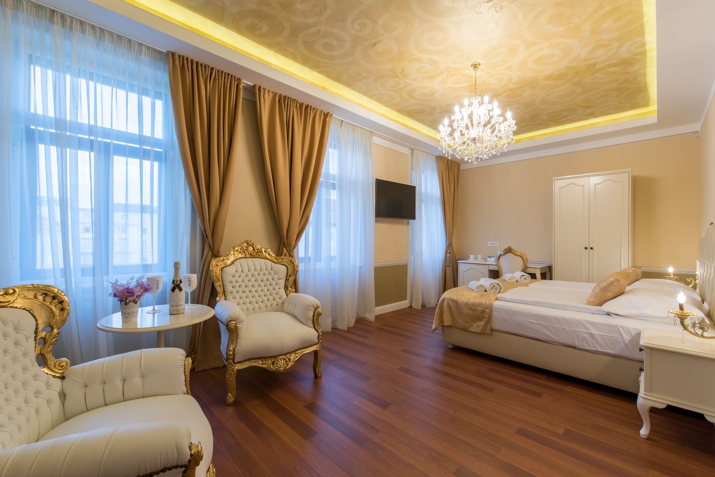 luxury double room, city view | 1 bedroom, hypo-allergenic bedding, minibar, in-room safe