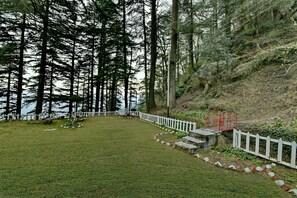 Classic Room | Garden view - Brij Villa, Dalhousie - A Colonial Luxury Retreat (Dalhousie)