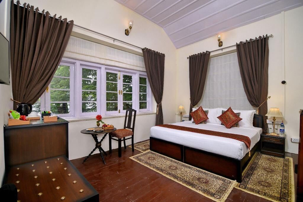 Premium bedding, down comforters, free minibar, in-room safe
