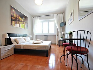 Double Room | Rollaway beds, free WiFi, bed sheets - Vaticanum 67 (Rome)