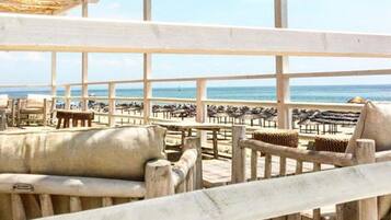 Private beach nearby, free beach shuttle, sun-loungers, beach umbrellas