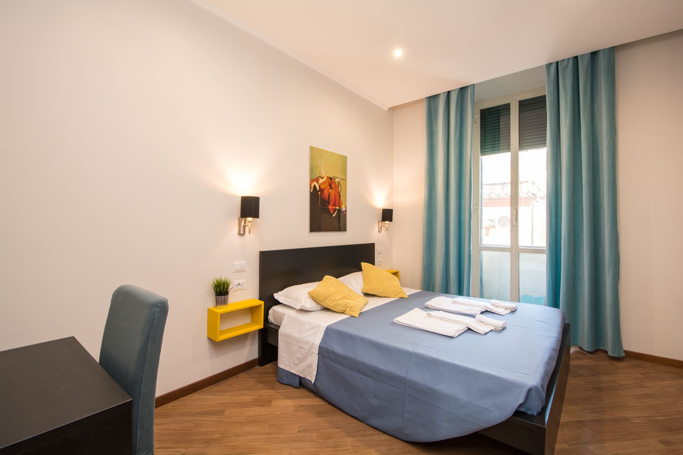 Standard-Doppelzimmer, mit Bad, Blick auf den Innenhof | Bügeleisen/Bügelbrett, kostenloses WLAN