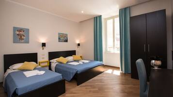 Comfort Triple Room, Ensuite | Iron/ironing board, free WiFi