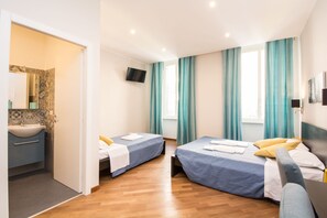 Comfort Triple Room, Ensuite | Iron/ironing board, free WiFi - Seven Rooms Vatican (Rome)