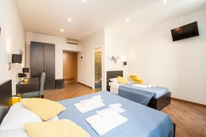 Comfort Triple Room, Ensuite | Iron/ironing board, free WiFi