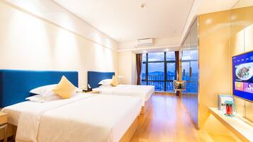 Quarto duplo superior | Individualmente decorados, individualmente mobiliados, escrivaninha