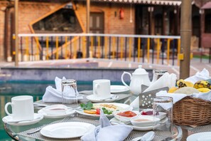 Breakfast, lunch, dinner served; international cuisine 