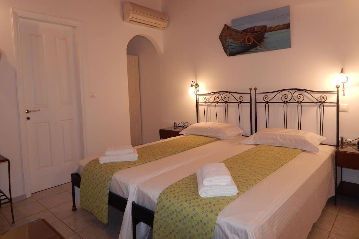 Minibar, wifi gratis y ropa de cama