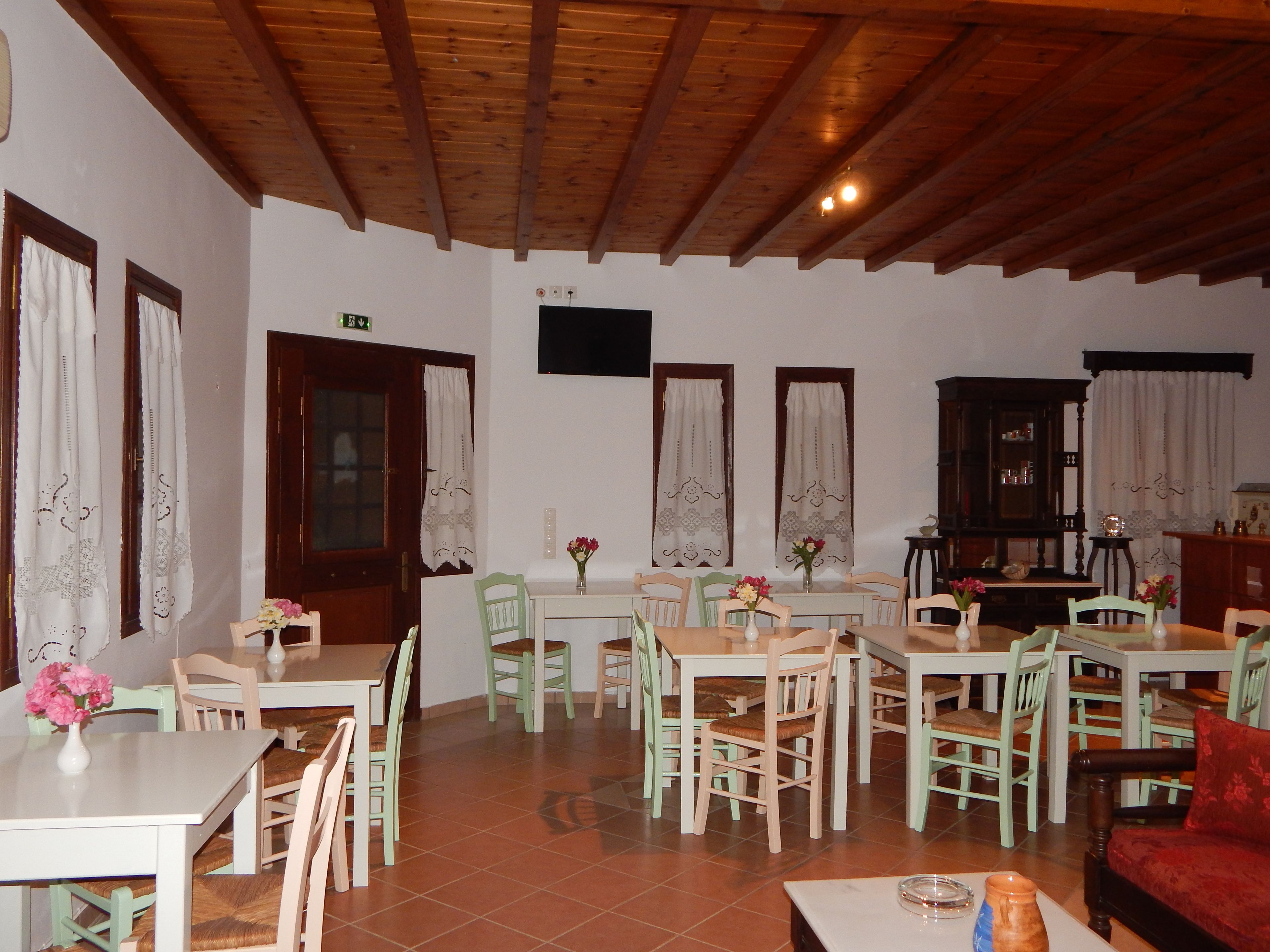 Tägliches Frühstücksbuffet (8 EUR pro Person)